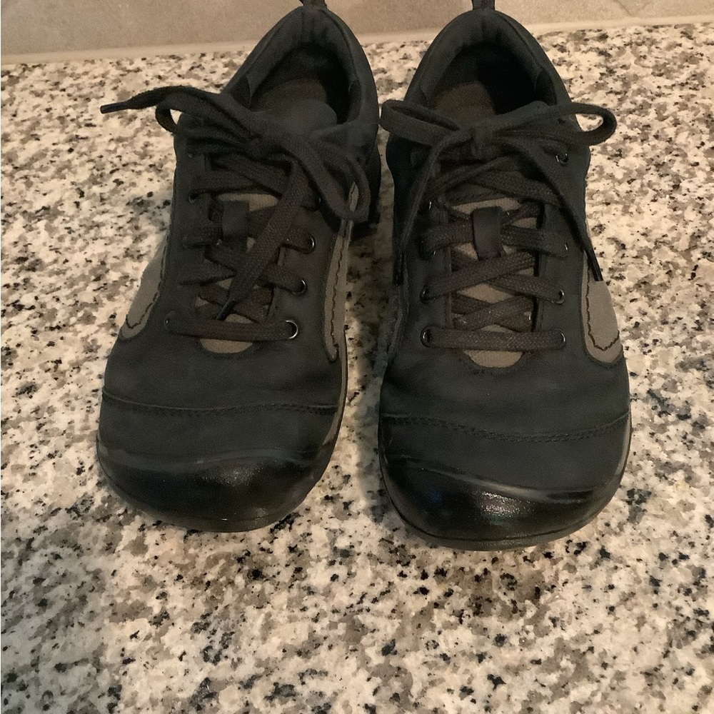 Men’s Keen Shoes Size 9